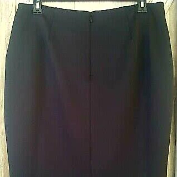 CALVIN KLEIN BEAUTIFUL BLACK SKIRT  NWT - SIZE 14 - STYLISH FAUX LEATHER PANEL - Picture 3 of 11